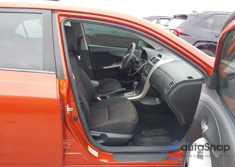 2013 Toyota Corolla S Special Edition z USA, uszkodzony, nr VIN 2T1BU4EE0DC072241